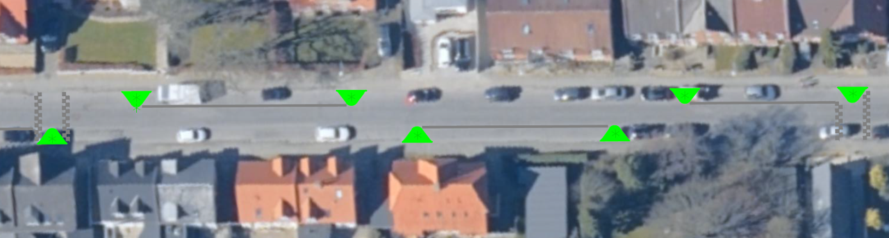 Luftfoto med angivelse af, hvor der placeres parkeringslommer i Kirkegade. 